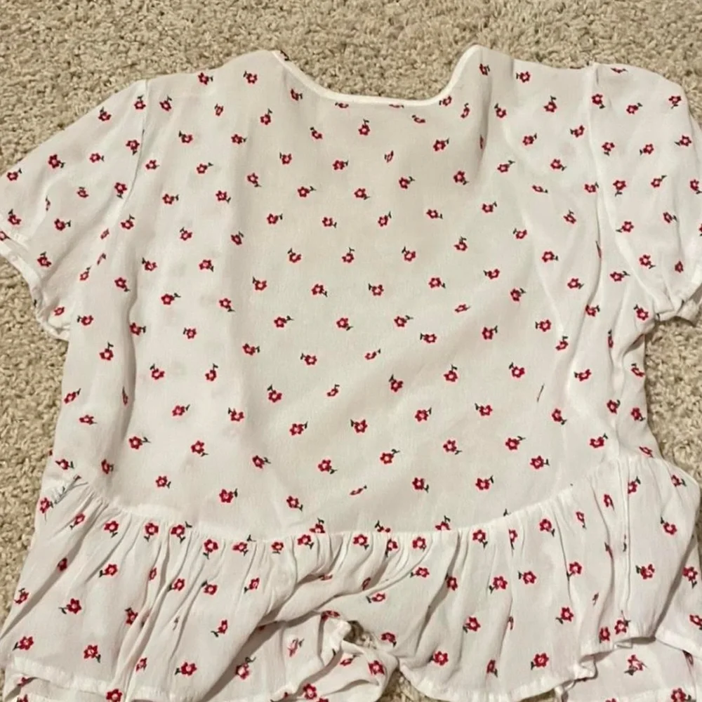 Brandy Melville flowy tie top - Picture 4 of 4